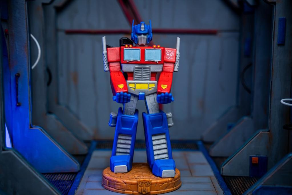 TRANSFORMERS - Optimus Prime - Controller & Phone Support - 20cm