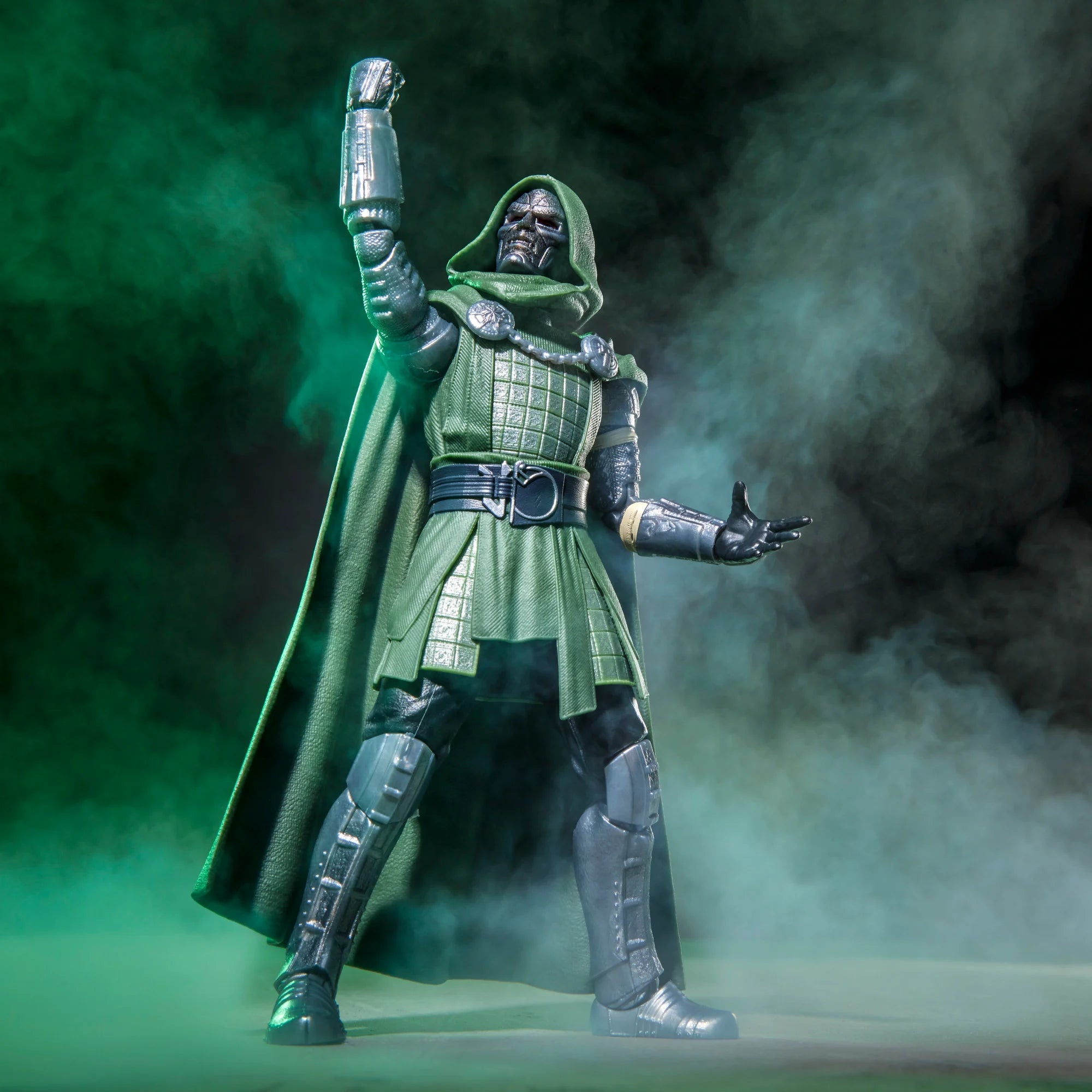 AVENGERS DOOMSDAY - Doctor Doom - Figure Legend Series 15cm