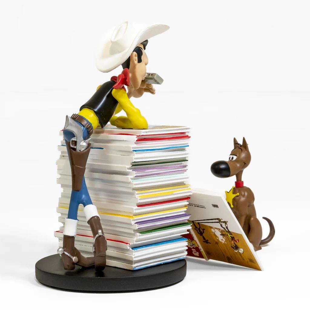 LUCKY LUKE - Lucky Luke & Rantamplan on stack of comics - Statue 25cm