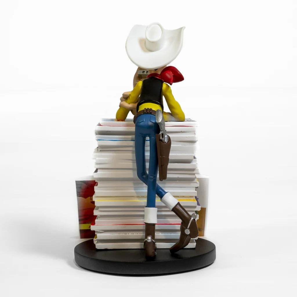 LUCKY LUKE - Lucky Luke & Rantamplan on stack of comics - Statue 25cm