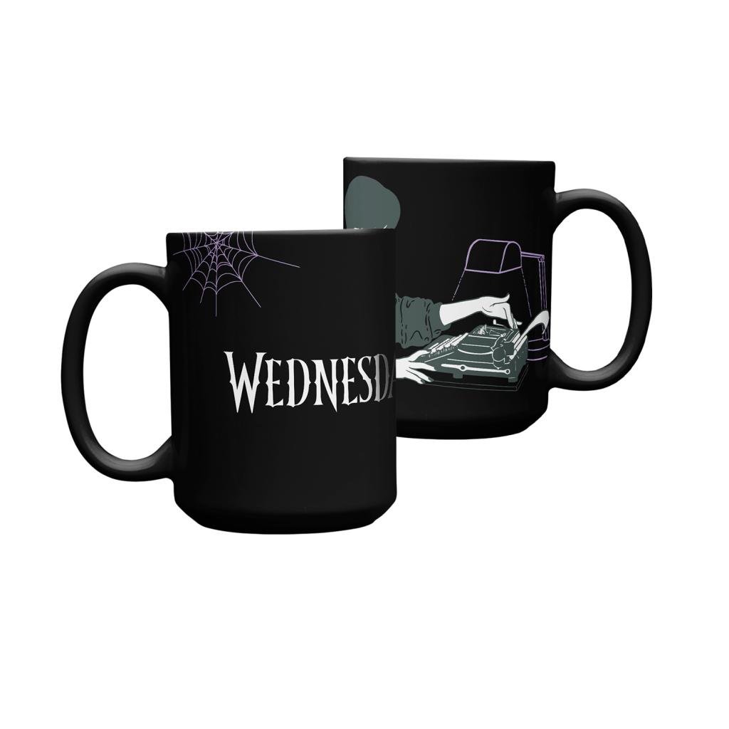 MITTWOCH mit ihrer Schreibmaschine - Tasse