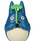 Mein Nachbar Totoro Figur mit rundem Boden, mittlerer Totoro mit Blatt, 6 cm