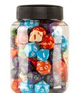 Rundes Glas mit klassischen RPG-Würfeln (80)