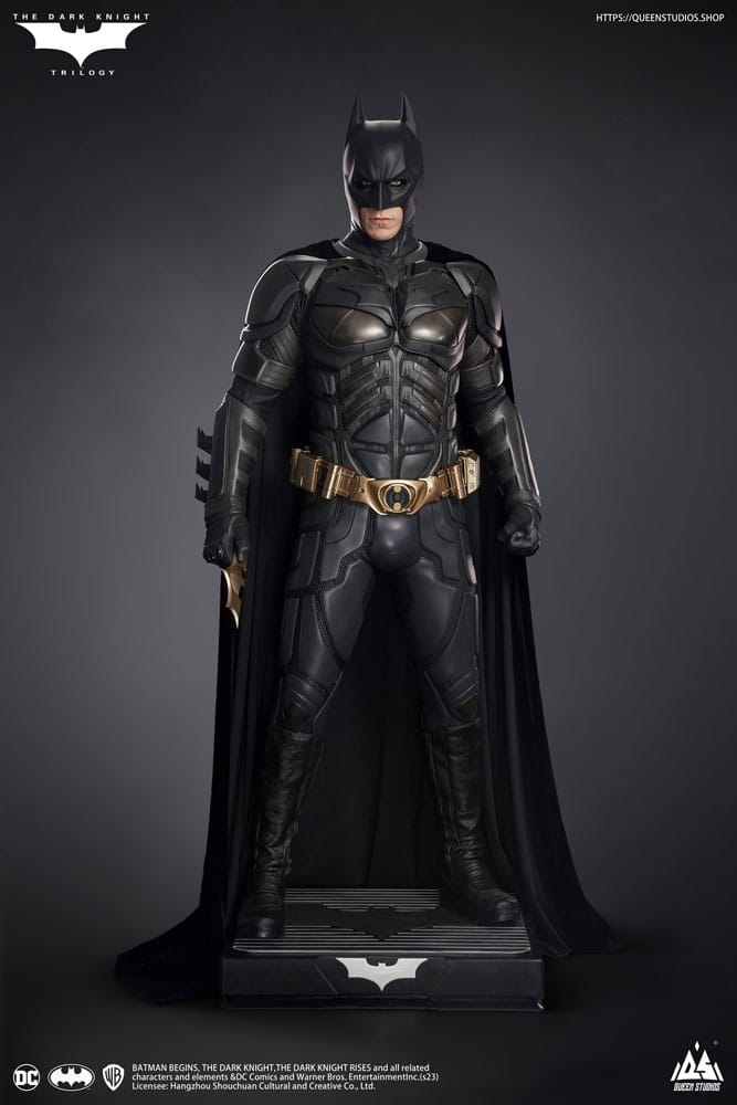 Die lebensgroße Statue des Dunklen Ritters Batman Ultimate Edition 207 cm