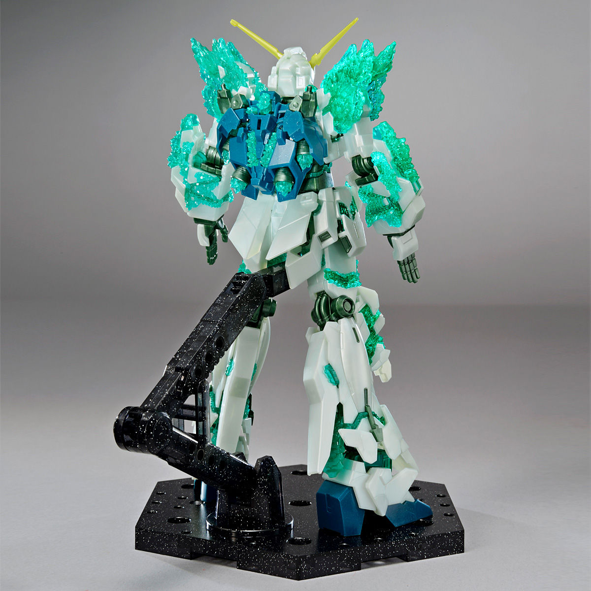 HG 1/144 Gundam Base Limited Unicorn Gundam (Kristall des Lichts) *VORBESTELLUNG*