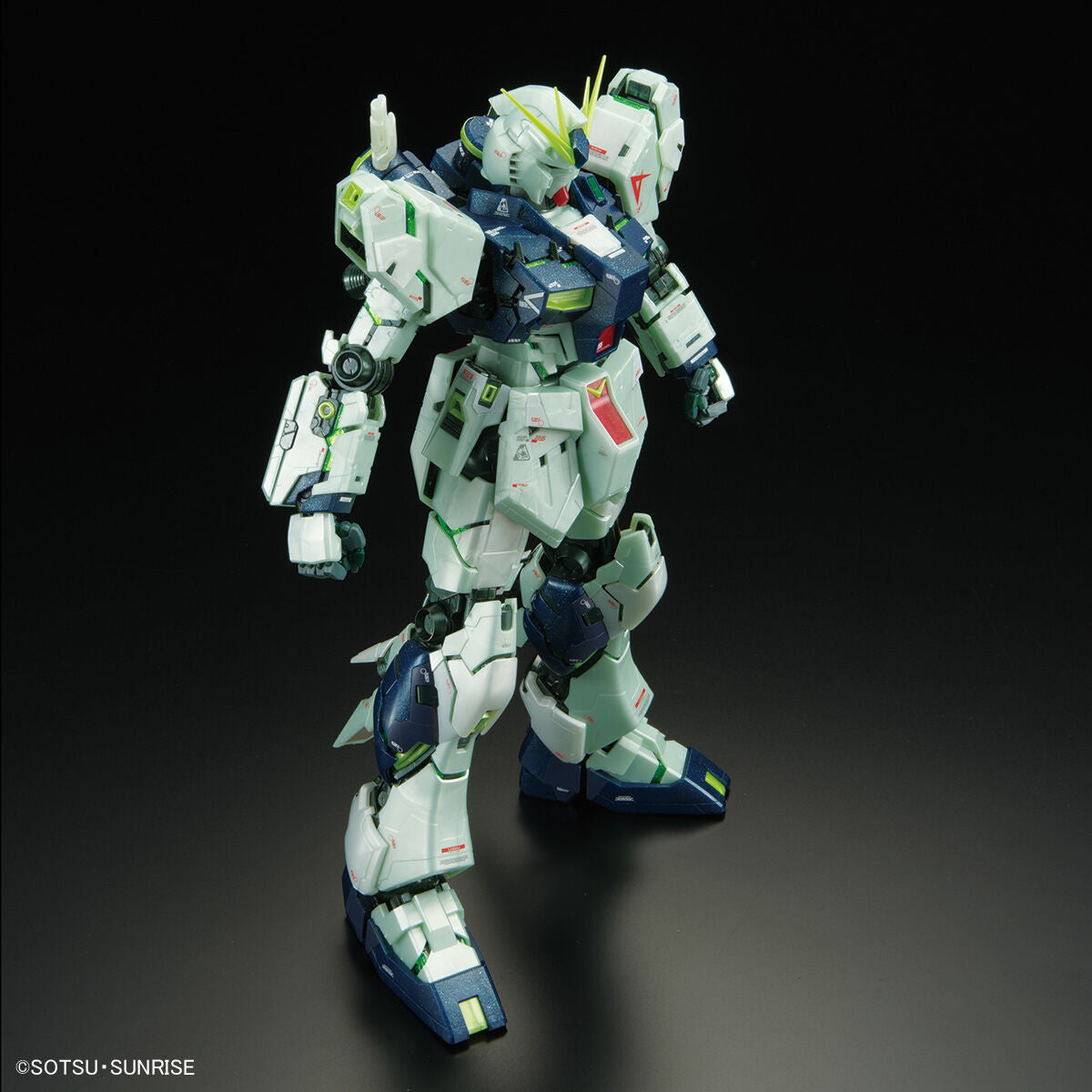 MG 1/100 GUNDAM SIDE-F Limited RX-93 νGundam Ver.Ka (Psychoframe-Aktivierungsbildfarbe)