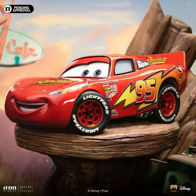 CARS LIGHTNING MCQUEEN + TOW MATER DLX 1/10 SCALE 1/10 STATUE