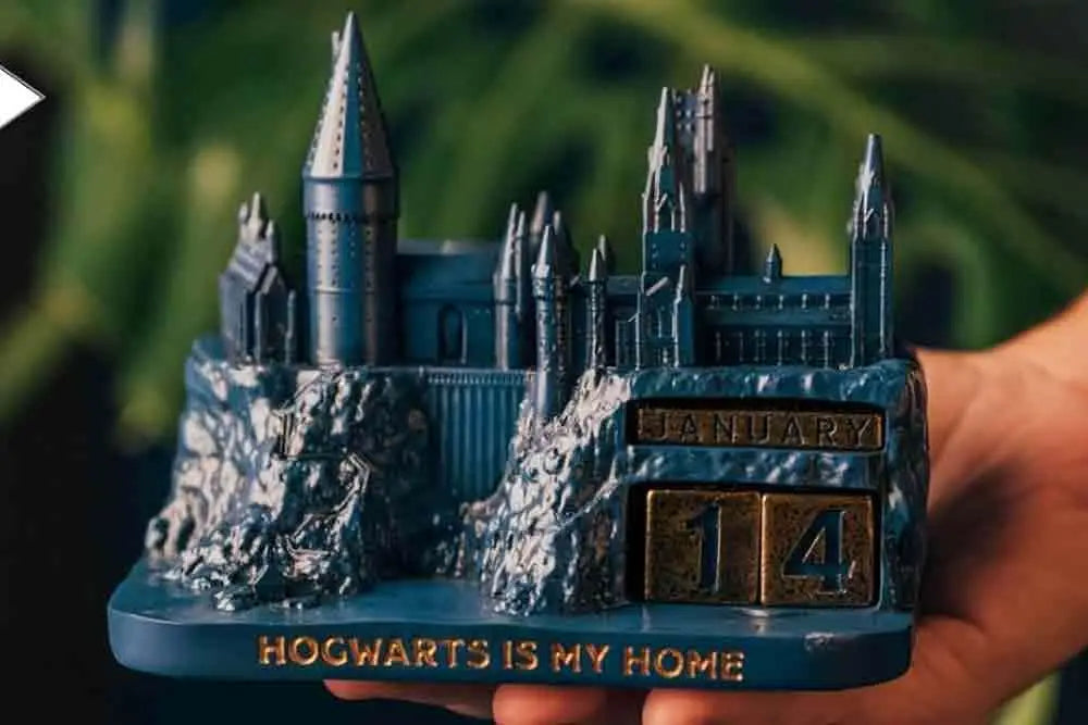 HARRY POTTER HOGWARTS 3D PERPETUAL CALENDAR