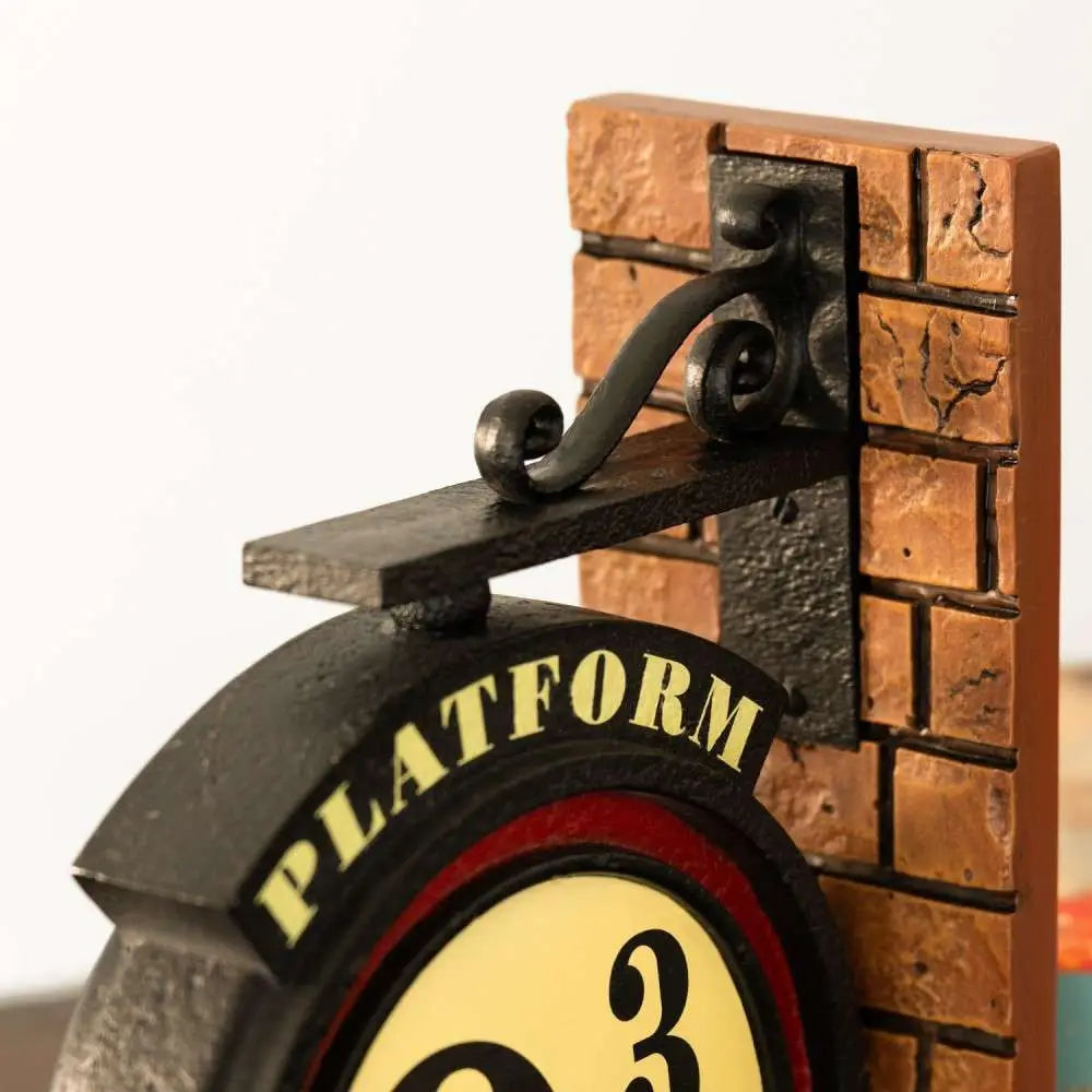 HARRY POTTER TRACKS 9 3/4 BOOKENDS