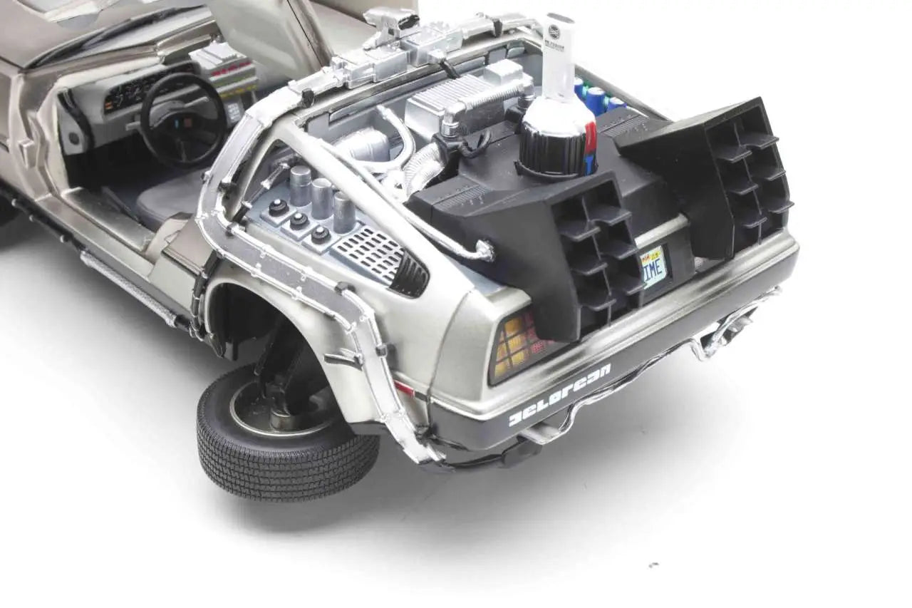 BACK TO THE FUTURE 2 DE LOREAN DIE-CAST 1:18 SCALE MODEL