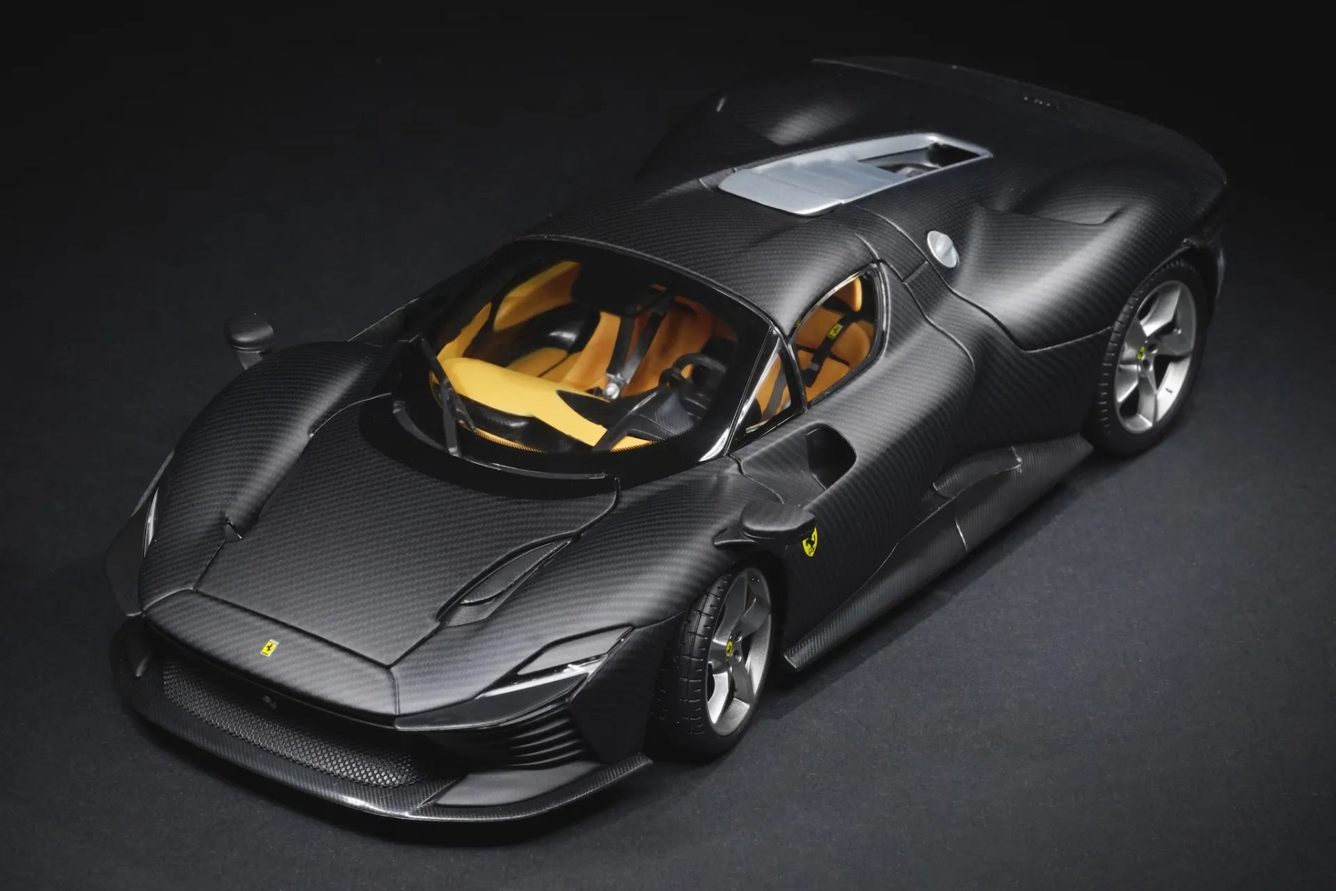 FERRARI DAYTONA SP3 50TH ANNIVERSARY CARBON FIBER SPECIAL LIVERY LTD EDITION - 1:18 DIECAST MODEL