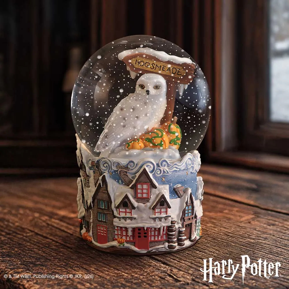 HARRY POTTER HOGSMEADE VILLAGE SNOW GLOBE
