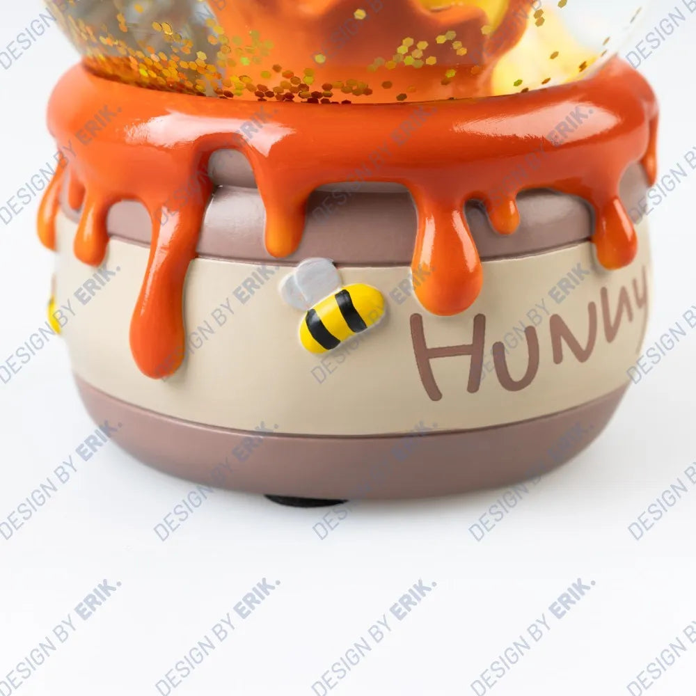 DISNEY WINNIE THE POOH SNOWGLOBE