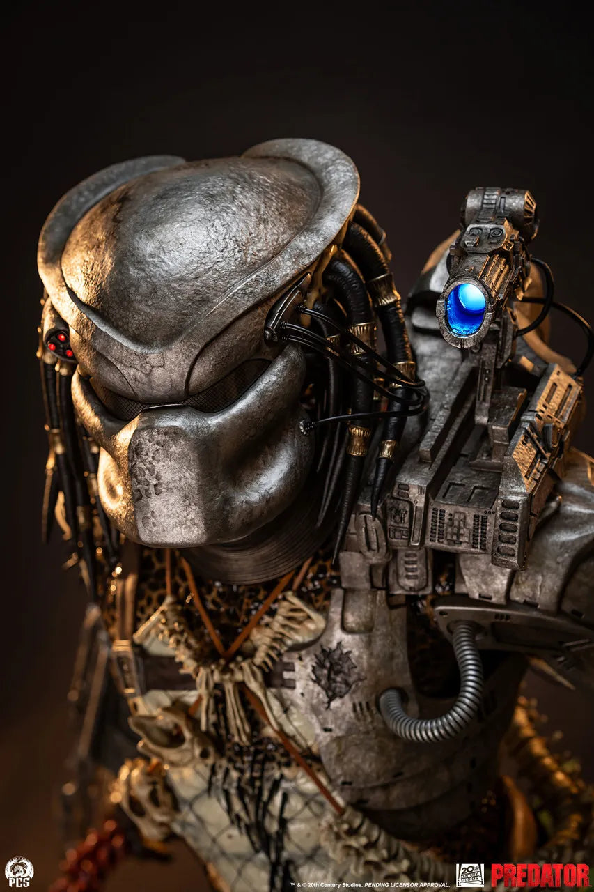 PREDATOR 1:2 SCALE STATUE