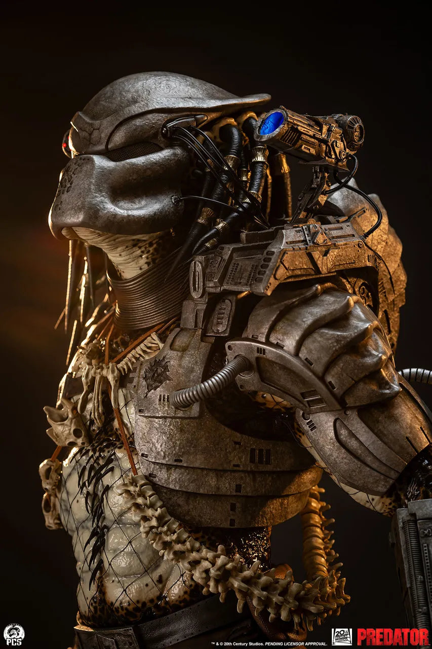 PREDATOR 1:2 SCALE STATUE