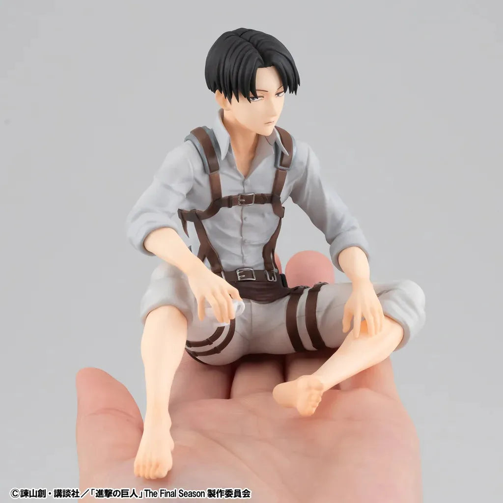 ATTACK ON TITAN PALM SIZE EREN & SQUAD CAPTAIN LEVI G.E.M. STATUE SET