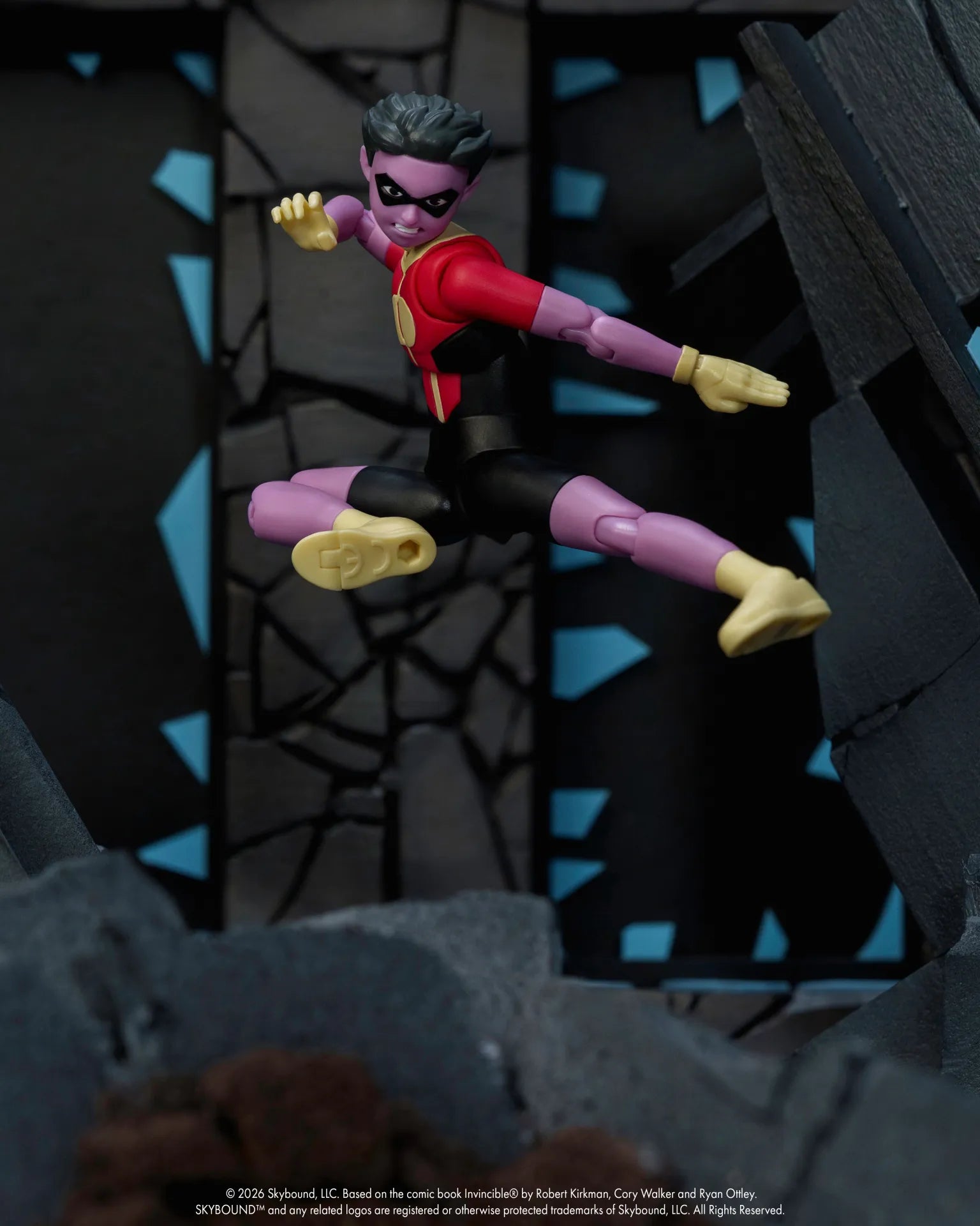 INVINCIBLE INVINCIBLE WITH KID OMNI MAN & CONQUEST LIMITED ACTION FIGURE SET(3)