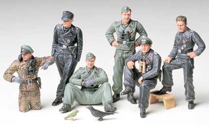 1/35 GERMAN TANK CREW AT REST