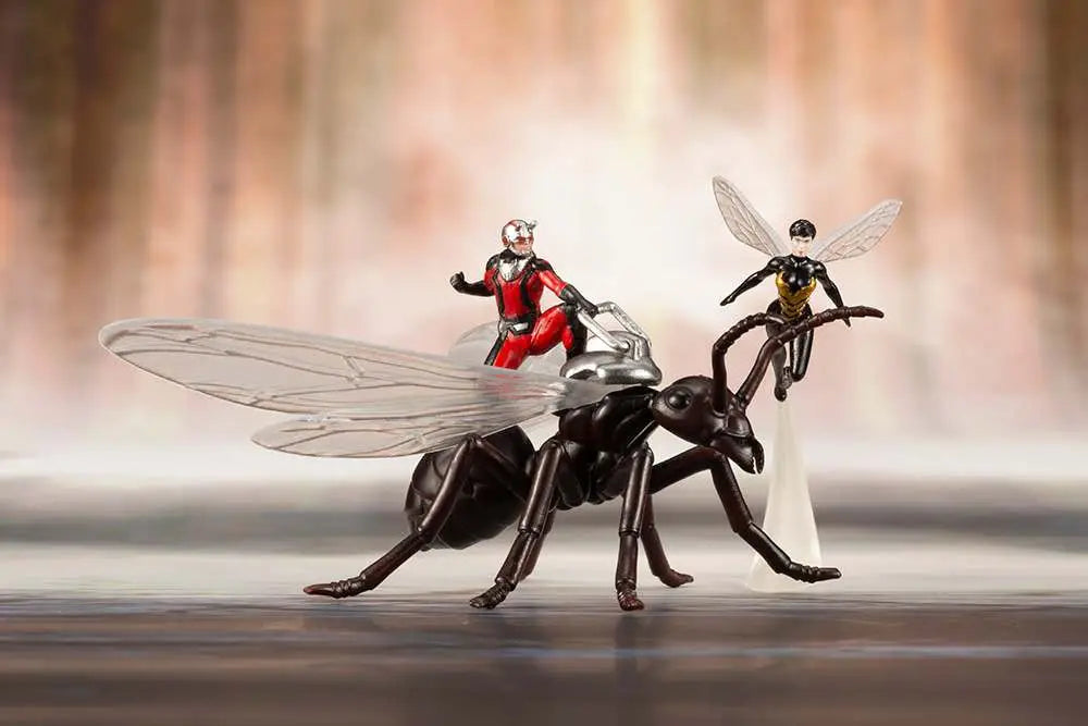 ASTONISHING ANTMAN & WASP ARTFX+ STATUE