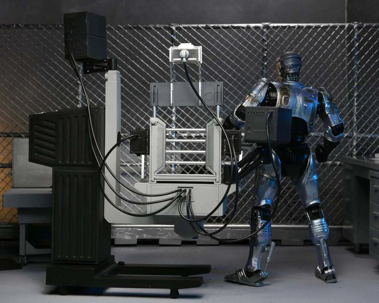 ULTIMATE ROBOCOP BATTLE DAMAGED W/ CHAIR