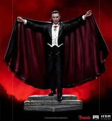 UNIVERSAL MONSTERS DRACULA 1/10 STATUE