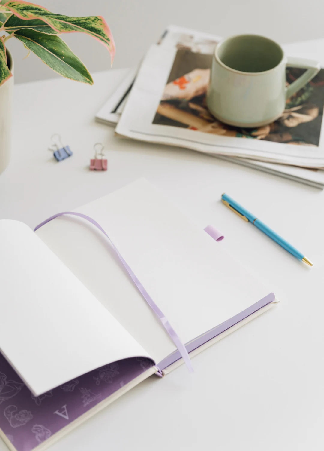 ALICE – Premium-Notizbuch + Stift – Größe A5