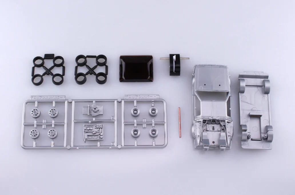 BACK TO THE FUTURE 3 - Delorean - Model Kit 1/43 10cm