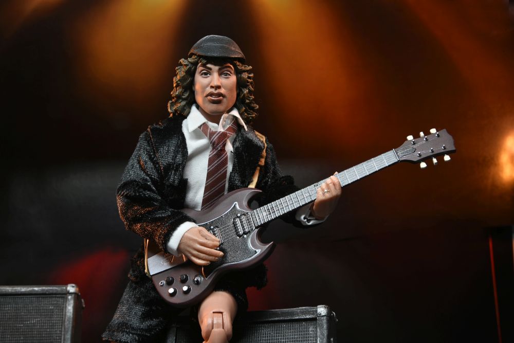 AC-DC – Angus Young „Highway To Hell“ – Bekleidete Figur 20 cm