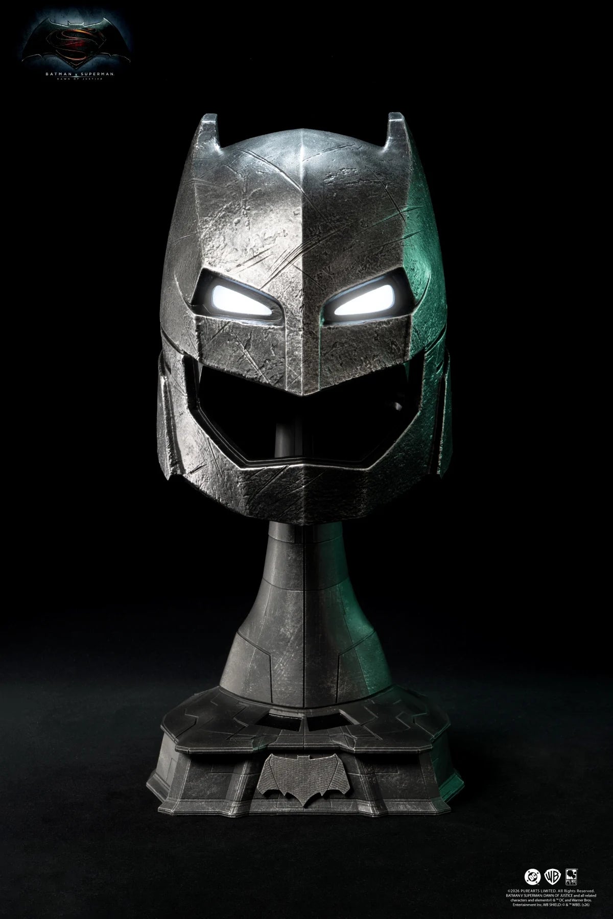 BATMAN V SUPERMAN - Armored Batman Helmet - Replica 1/1