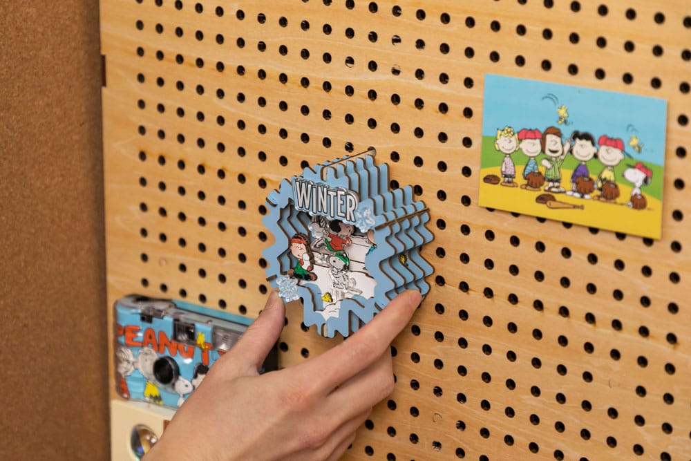 PEANUTS - Winter Wonderland - Wood Model Kit Theater