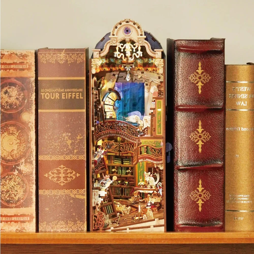 BOOK NOOK KIT - DIY- Magical library - 521pcs + LED Light