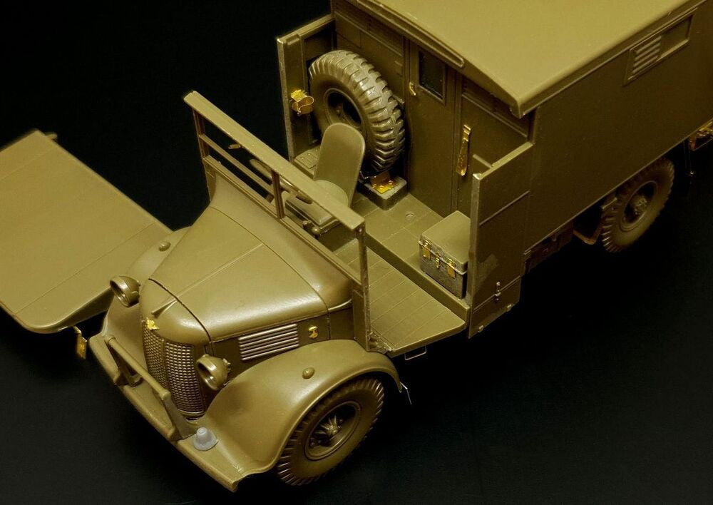 British 2-Ton 4x2 Ambulance (Austin K2) for Tamiya