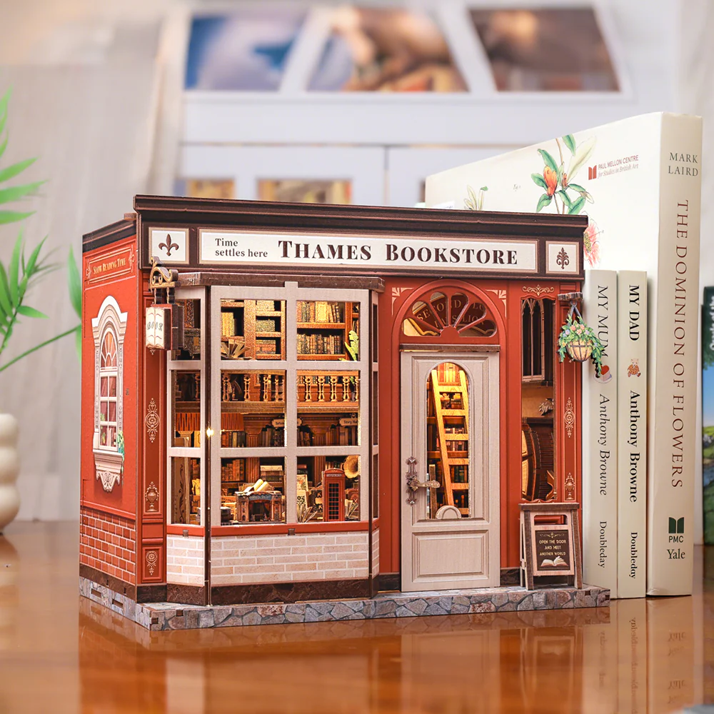 MINIATURE HOUSE - DIY- Thames Bookstore - 343pc + LED Light