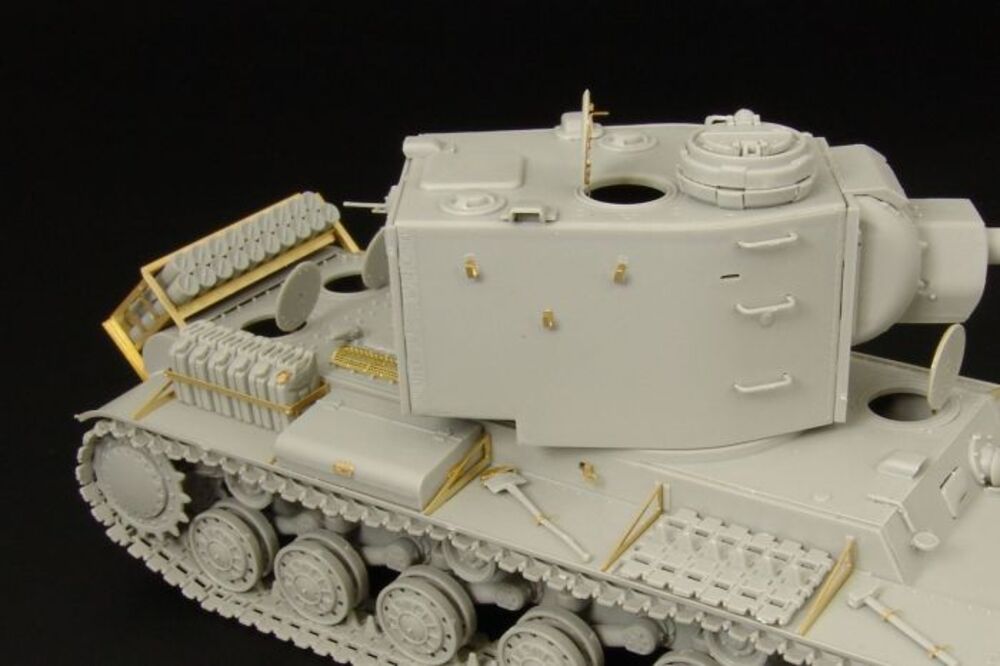 Pz Kpfw 754( r ) KV-2  HobbyBoss