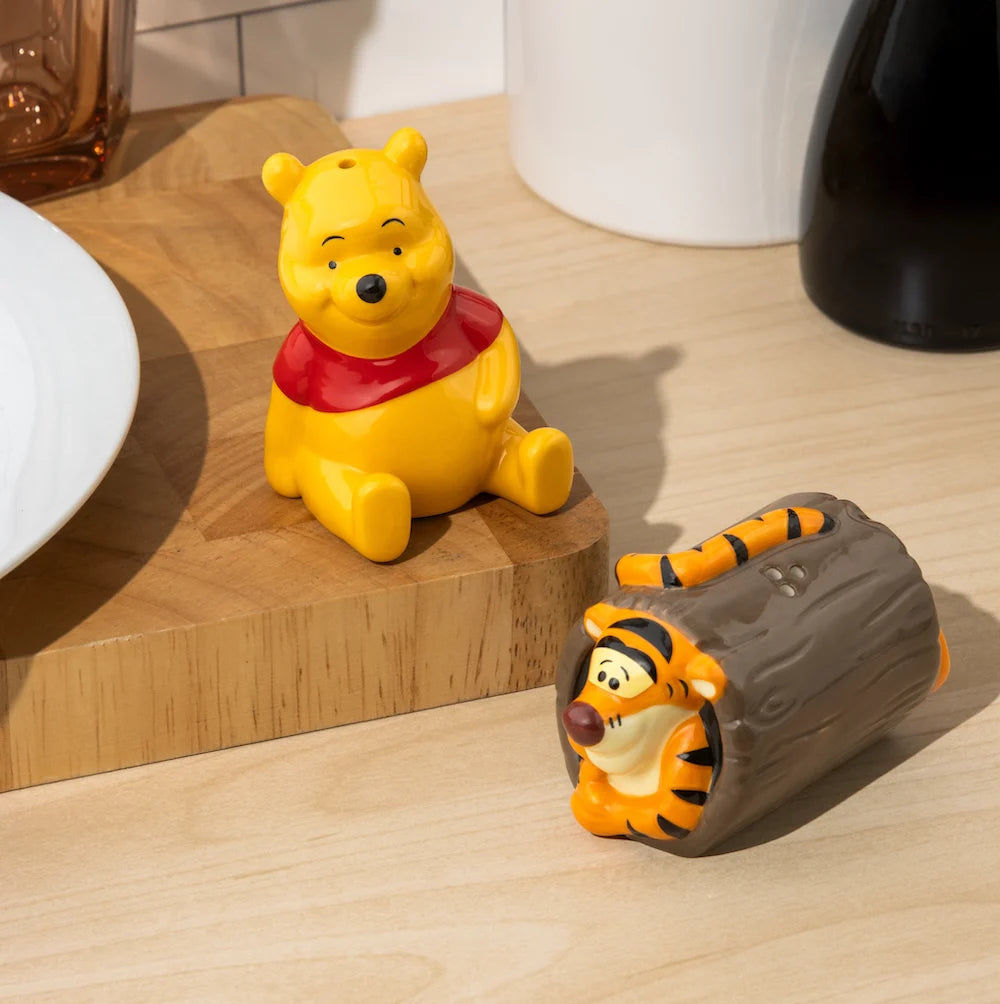 WINNIE THE POOH - Salt and Pepper Shakers Set