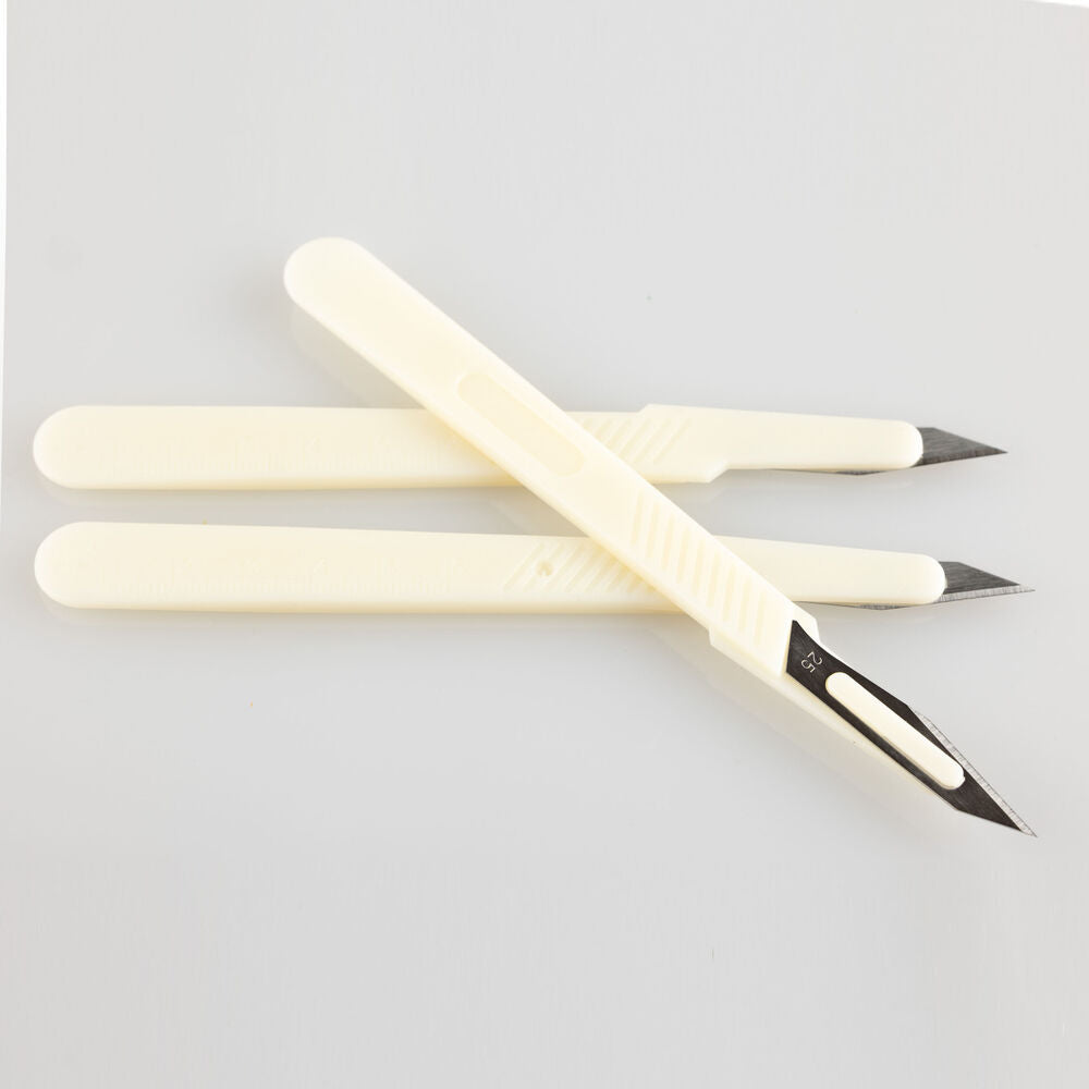 Disposable scalpel set (3 pieces)