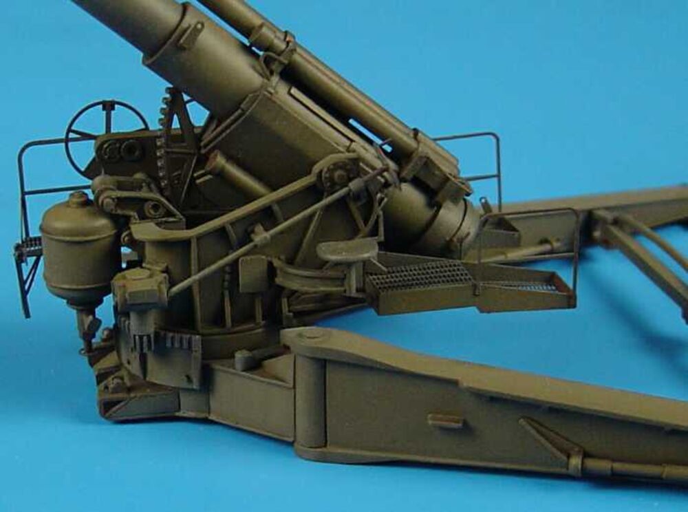 M1 240mm howitzer IN FIRE POSITION