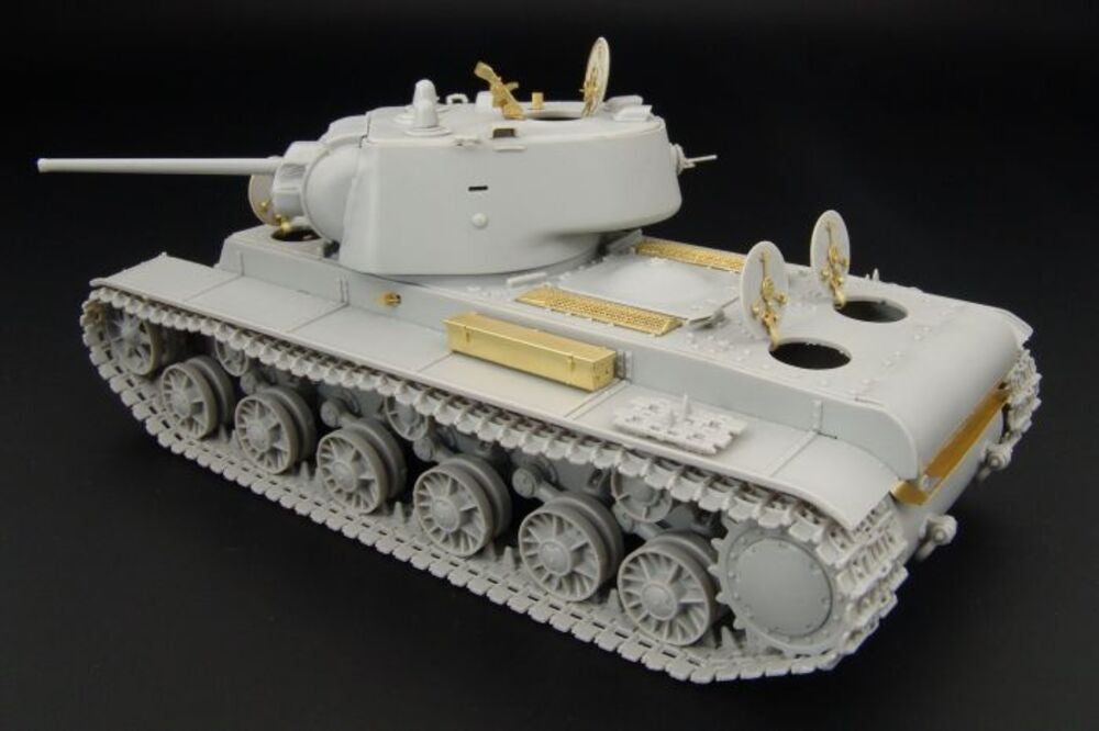 KV-1 model 1942 (Hobbyboss)