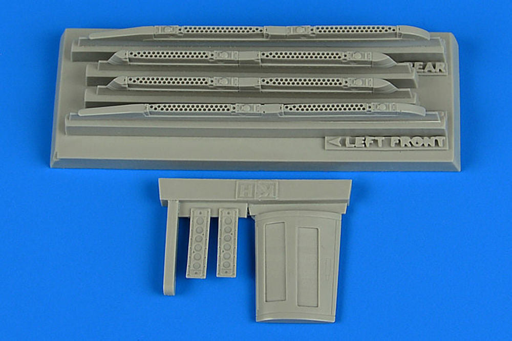 Su-17/22 M3/M4 Fitter K fully loaded chaff/flare dispensers f.KittyHawk