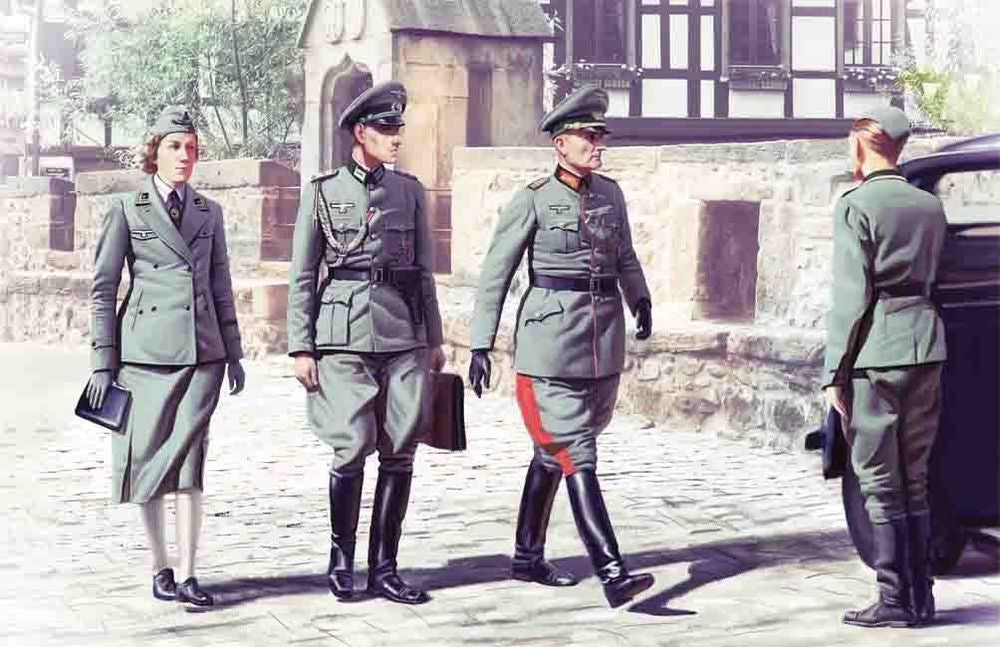 WWII German Staff Personnel (4 figures)