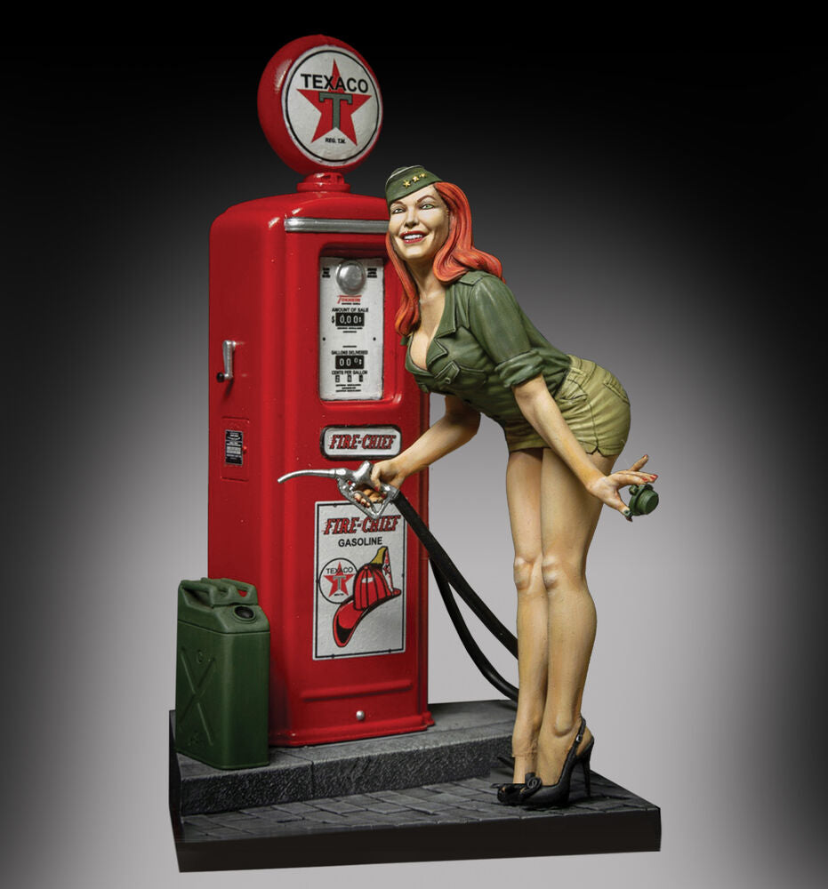 Pin-up at the gas pump (75mm)