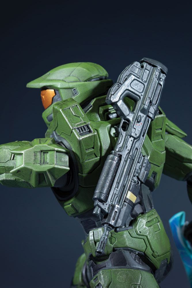 Halo Infinite PVC Statue Master Chief &amp; Grappleshot 26 cm