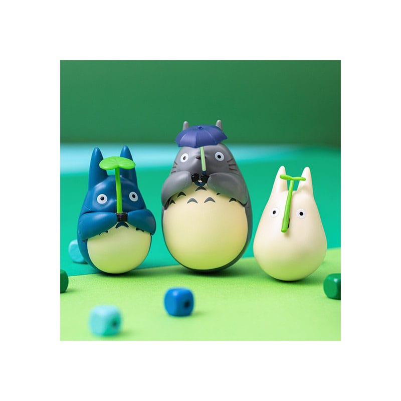 Mein Nachbar Totoro Figur mit rundem Boden, mittlerer Totoro mit Blatt, 6 cm