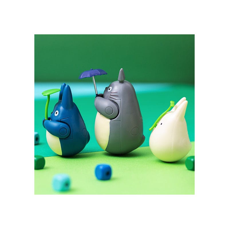 Mein Nachbar Totoro Figur mit rundem Boden, mittlerer Totoro mit Blatt, 6 cm