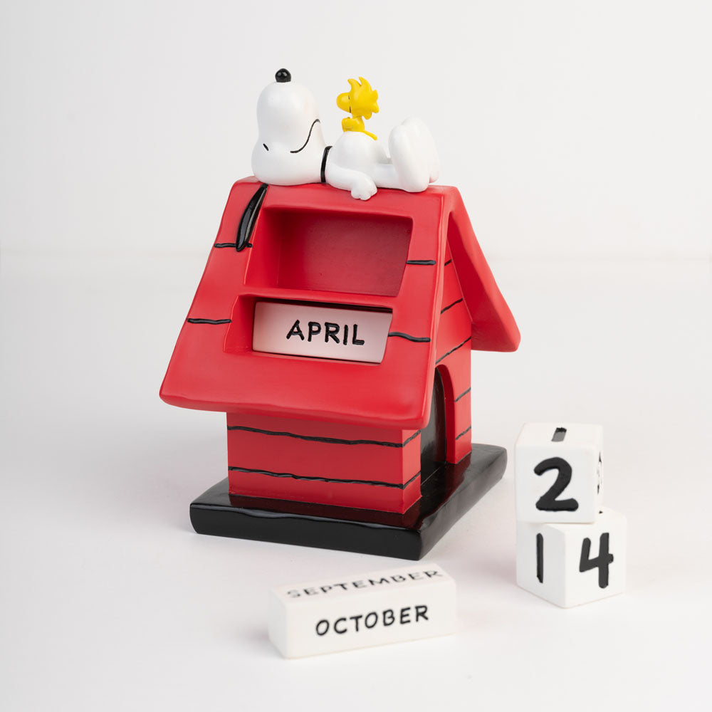 Peanuts 3D Perpetual Calendar Snoopy Doghouse