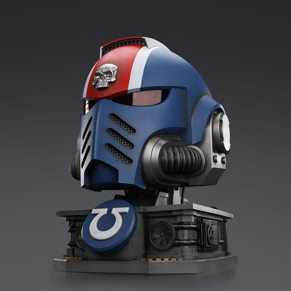 Warhammer 40,000: Space Marine 2 Replica Ultramarines Lieutenant Titus helmet with Display Stand 44 cm