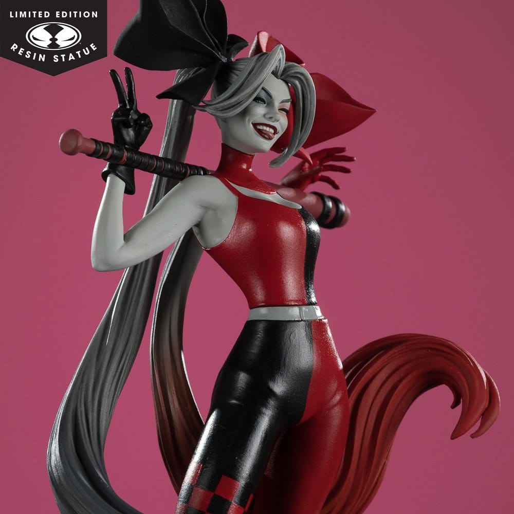 DC Direct Harley Quinn: Red, White & Black Statue 1/10 Harley Quinn by Alex Garner 21 cm