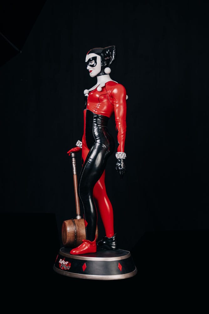 DC Comics Lebensgroße Statue Harley Quinn 196 cm