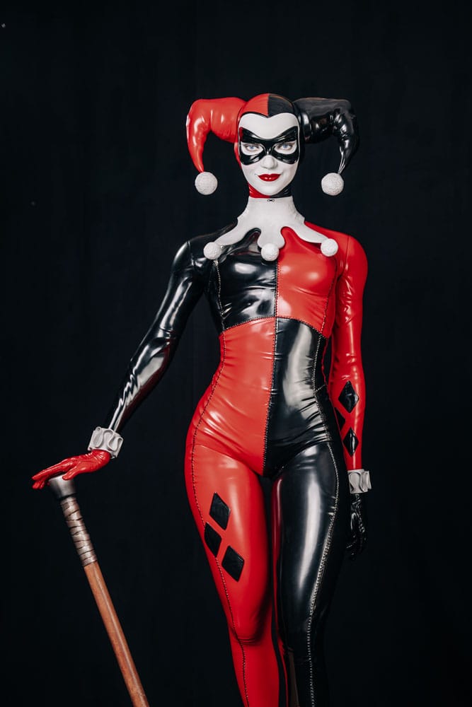 DC Comics Lebensgroße Statue Harley Quinn 196 cm