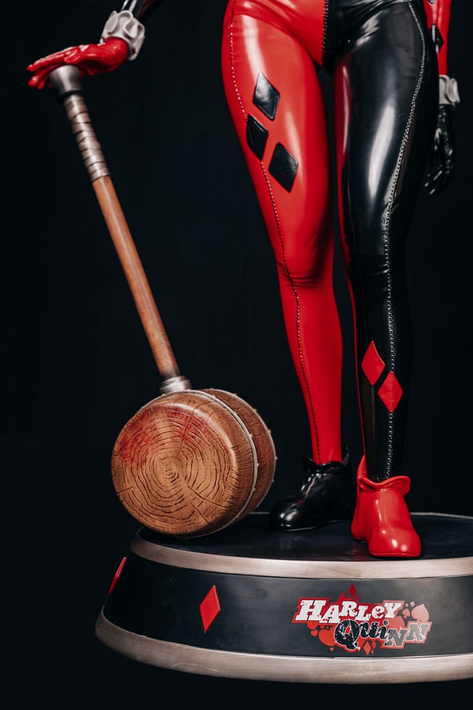 DC Comics Lebensgroße Statue Harley Quinn 196 cm